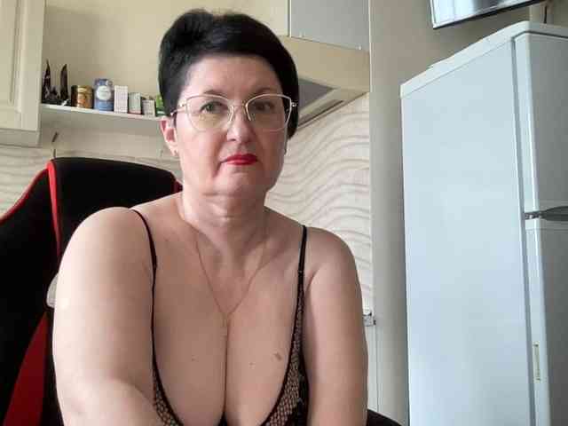 HotMilfPussy webcam