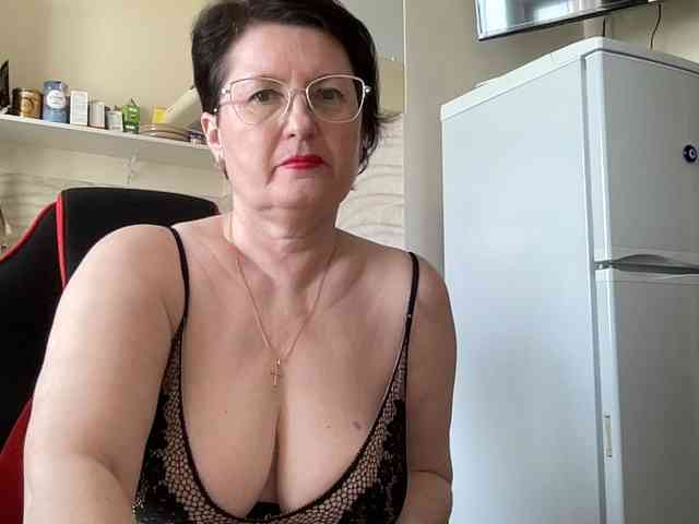 HotMilfPussy webcam