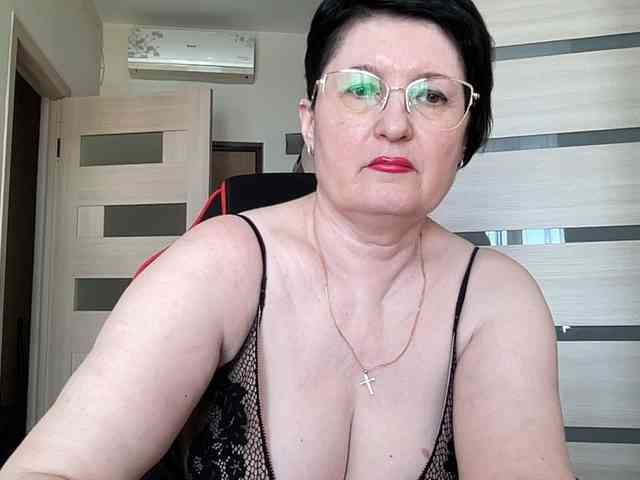 HotMilfPussy webcam