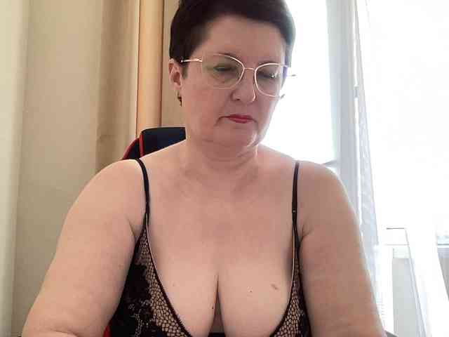 HotMilfPussy webcam
