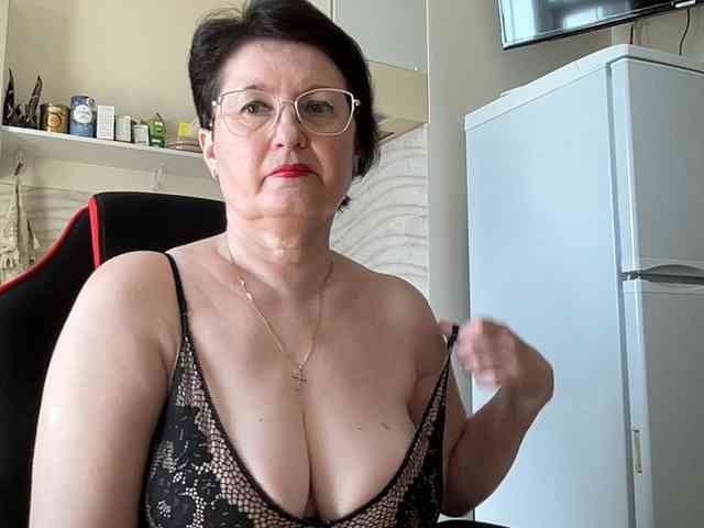 HotMilfPussy webcam