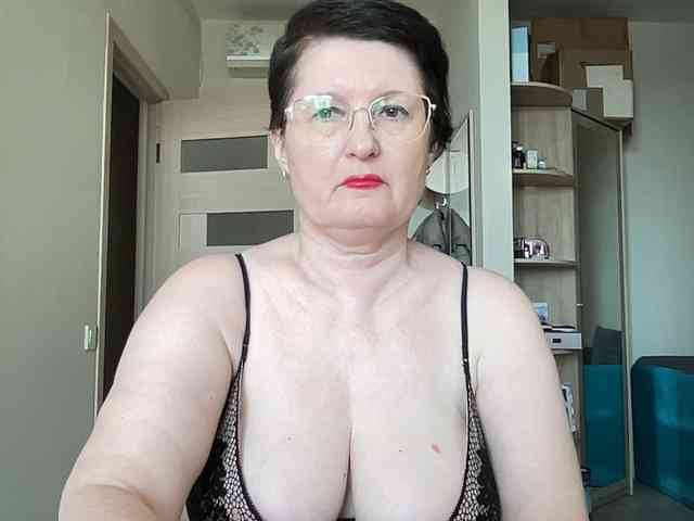 HotMilfPussy webcam