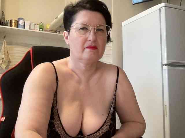 HotMilfPussy webcam