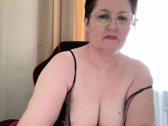 HotMilfPussy webcam
