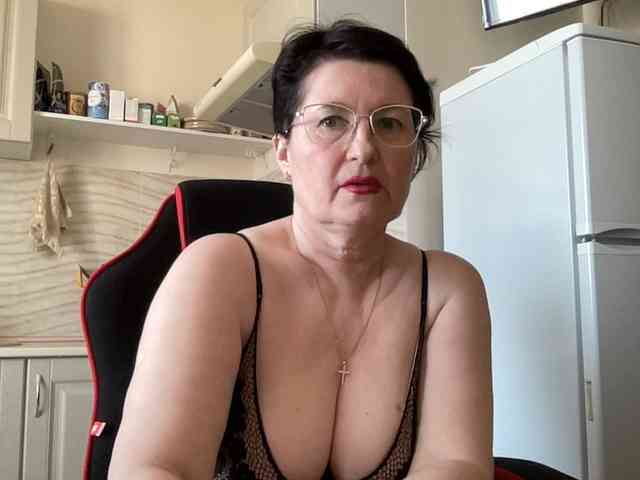 HotMilfPussy webcam