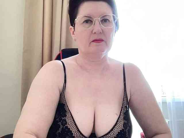 HotMilfPussy webcam