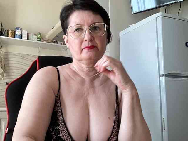 HotMilfPussy webcam