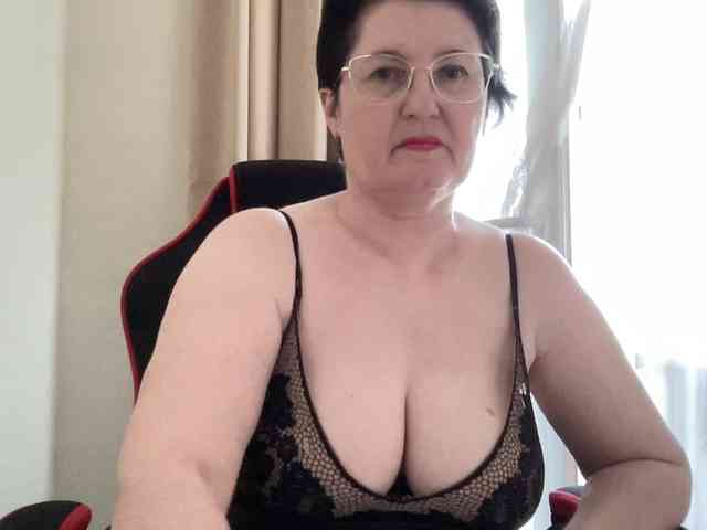 HotMilfPussy webcam