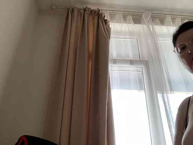 HotMilfPussy webcam