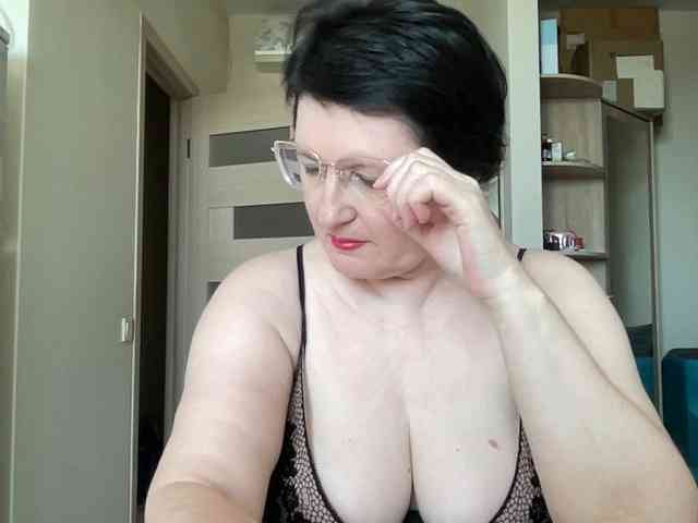 HotMilfPussy webcam