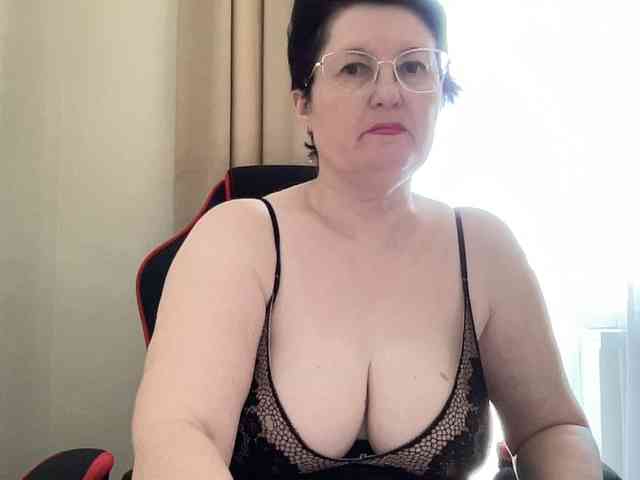 HotMilfPussy webcam