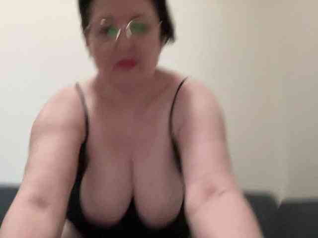 HotMilfPussy webcam