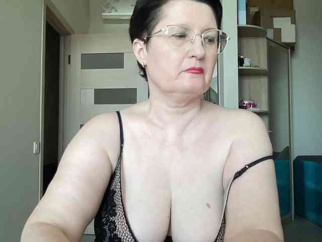 HotMilfPussy webcam