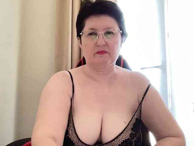 HotMilfPussy webcam