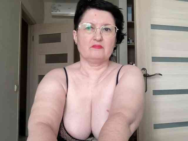 HotMilfPussy webcam