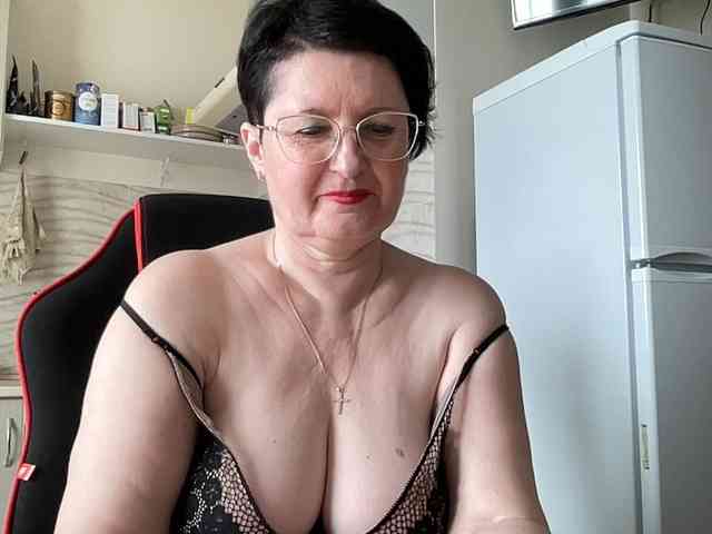 HotMilfPussy webcam