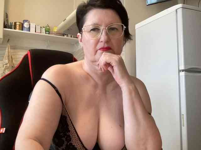 HotMilfPussy webcam