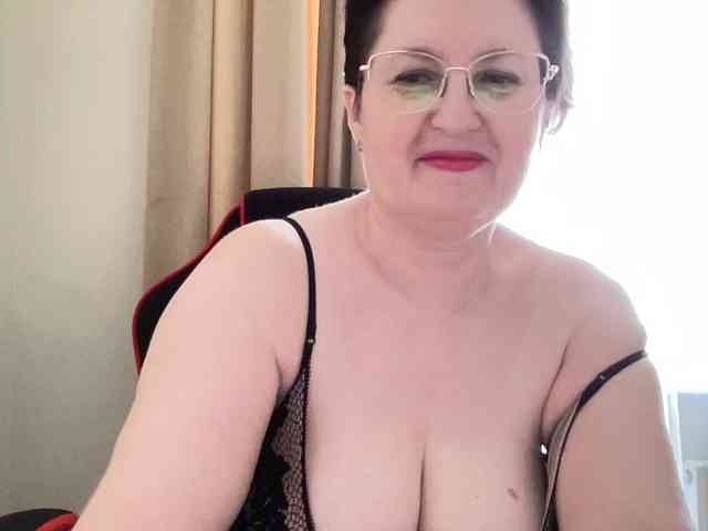 HotMilfPussy webcam