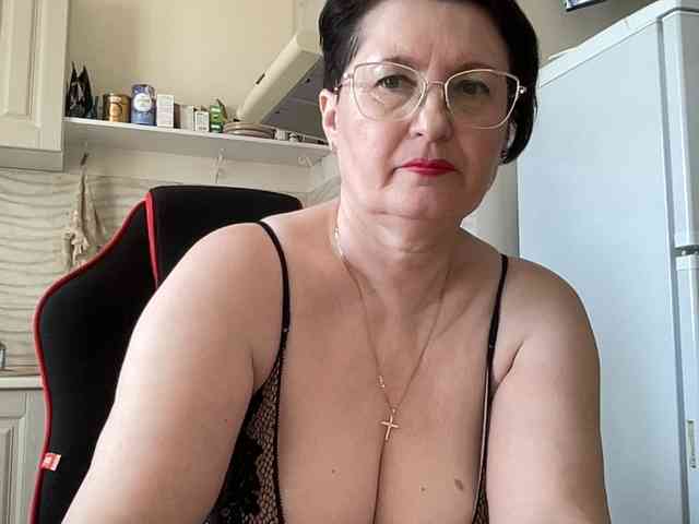 HotMilfPussy webcam