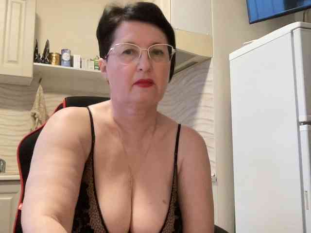 HotMilfPussy webcam