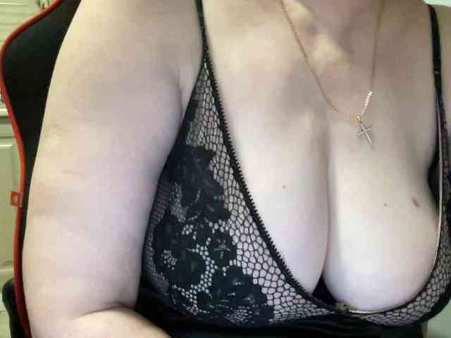 HotMilfPussy webcam