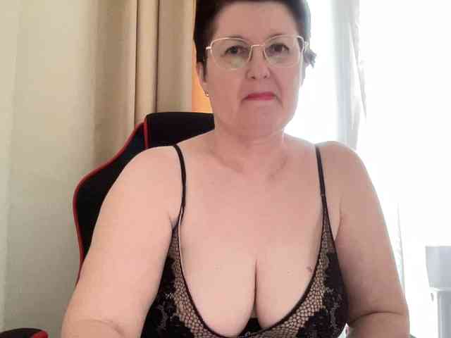 HotMilfPussy webcam