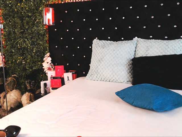 InannaIshtar1 live cam on BongaCams