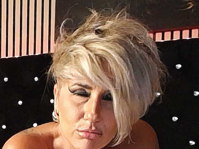 InannaIshtar1 live cam on BongaCams