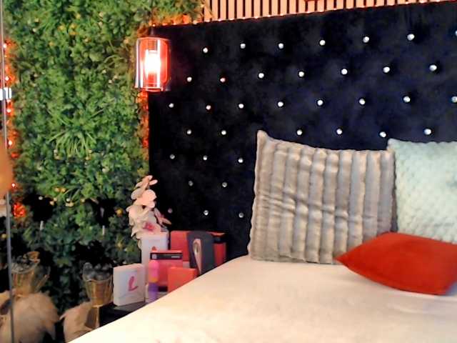 InannaIshtar1 live cam on BongaCams