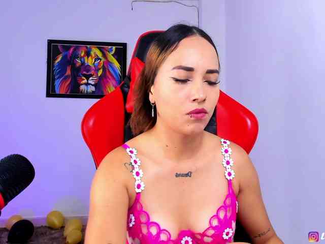 Lucyy-Rose webcam
