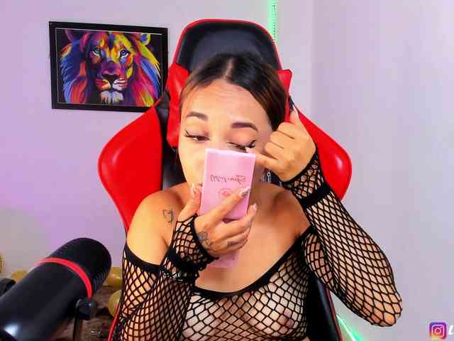 Lucyy-Rose webcam