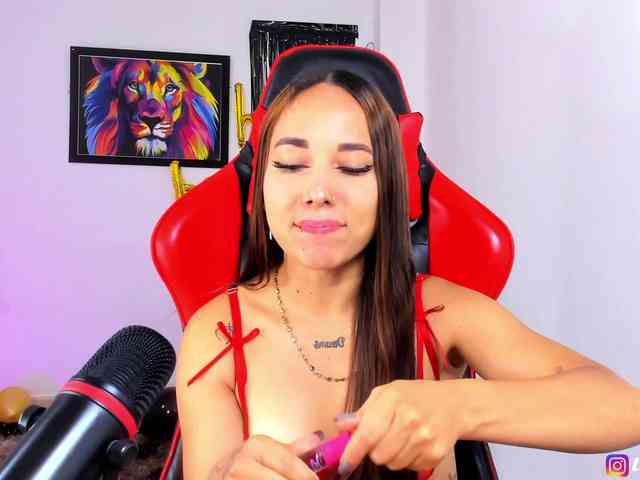 Lucyy-Rose webcam