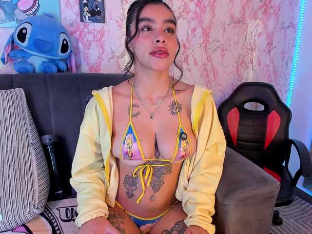 laurencamila1 live cam on BongaCams