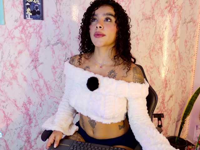 laurencamila1's BongaCams show and profile