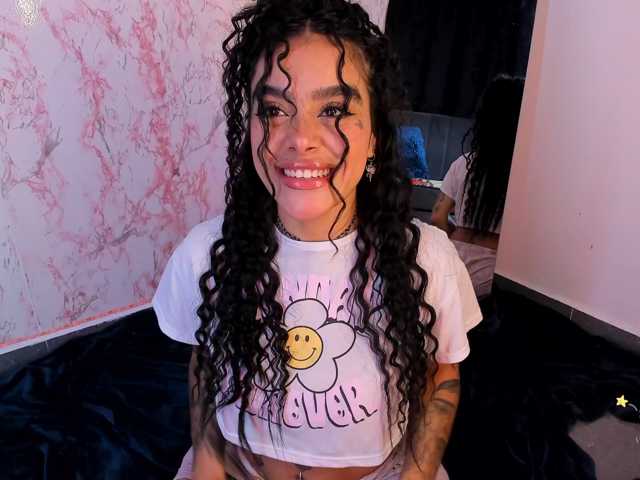 laurencamila1 live cam on BongaCams