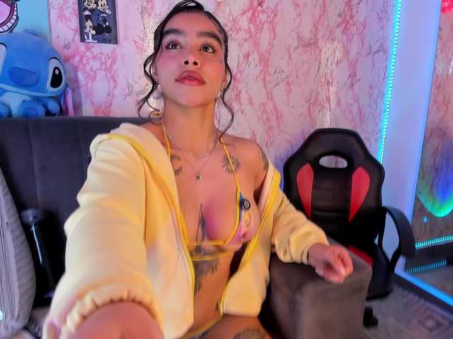 laurencamila1 live cam on BongaCams