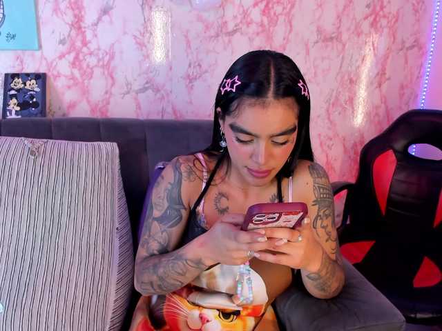le modèle laurencamila1 est en webcam porno dans un show sur le site bongacams, il possède les tags suivants: Latino/Hispanic,Brunette,Trimmed