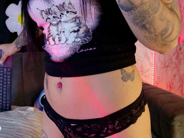 laurencamila1 live cam on BongaCams