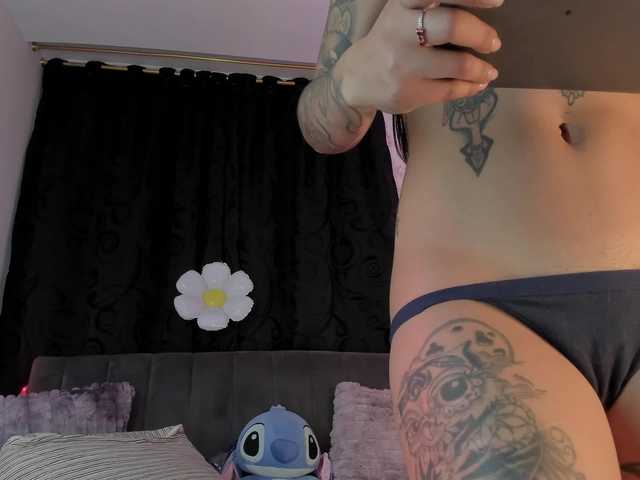 laurencamila1 live cam on BongaCams