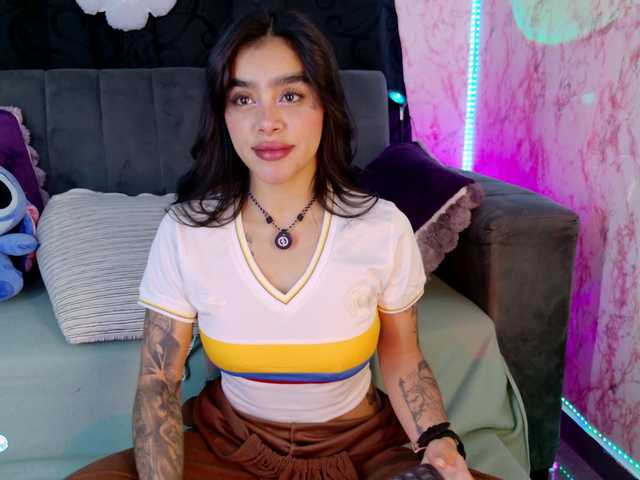 laurencamila1 live cam on BongaCams