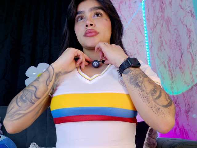 laurencamila1 live cam on BongaCams