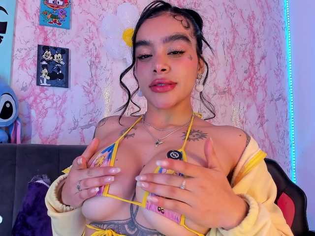 laurencamila1 live cam on BongaCams