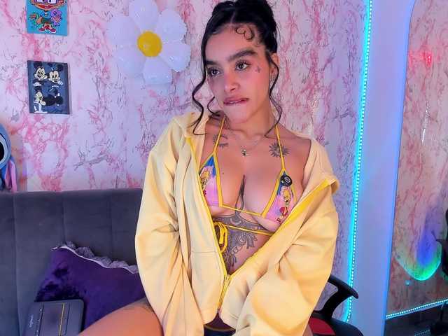 laurencamila1 live cam on BongaCams