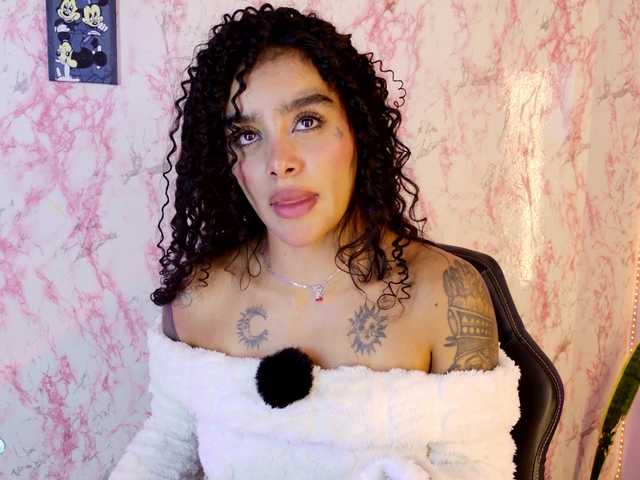 laurencamila1's BongaCams show and profile
