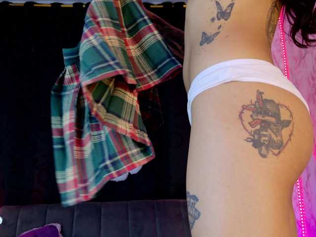 laurencamila1 live cam on BongaCams