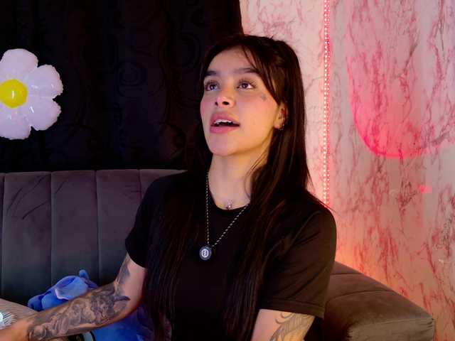 laurencamila1 live cam on BongaCams