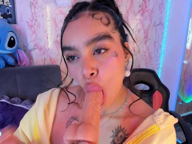 laurencamila1 live cam on BongaCams