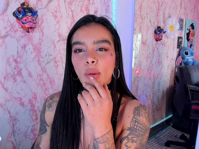 laurencamila1 live cam