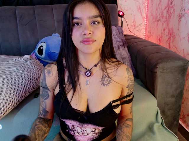 laurencamila1 live cam