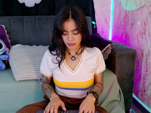 laurencamila1 live cam on BongaCams